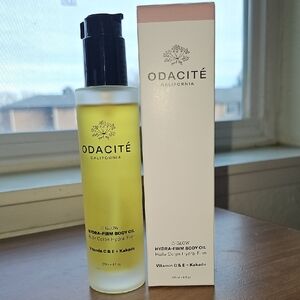 Odacité Hydra-Firm Body Oil - C-Glow Vitamin C & E + Kakadu - Almost Full W Box